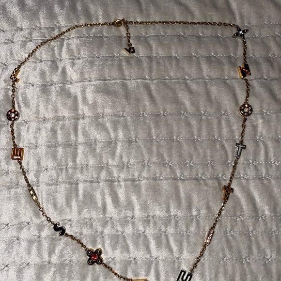 Authentic RARE Louis Vuitton necklace great condition comes with box n dust bag - Picture 4 of 14